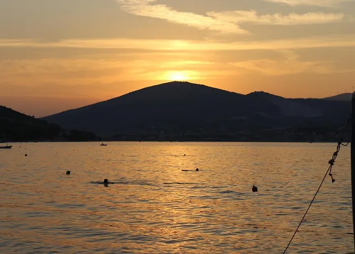 Big W Large Terrace&great Sea View Close Apartman Trogir